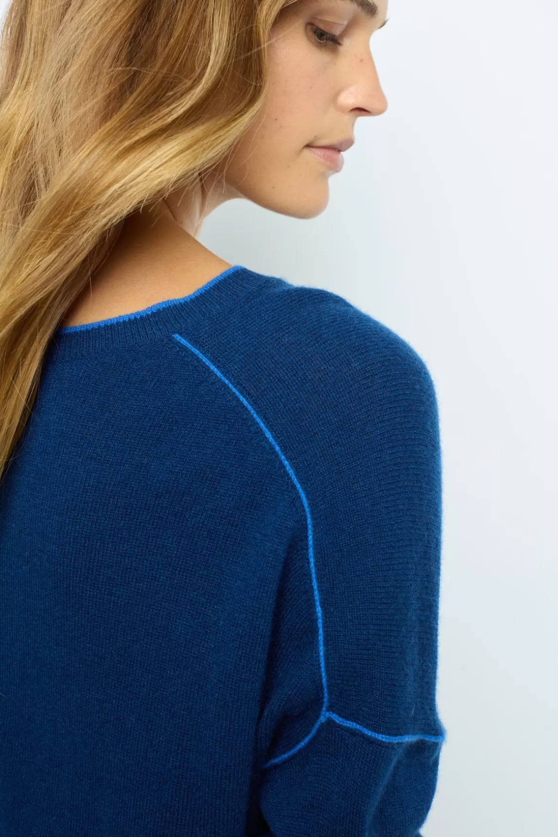 Store Gerard Darel V-neck cashmere sweater with colored seams - LYME Encre